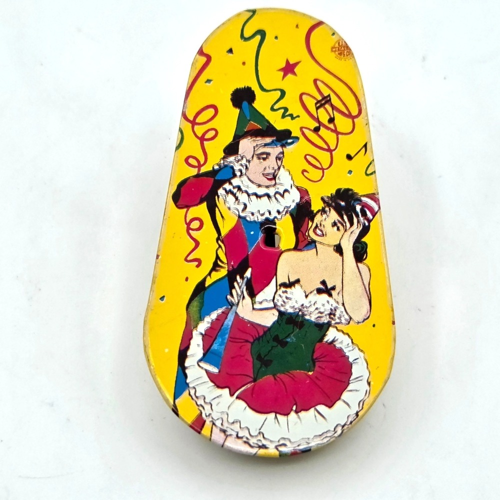 VINTAGE  US‎ Metal Toy Mfg Ratchet Noise Maker Carnival Couple